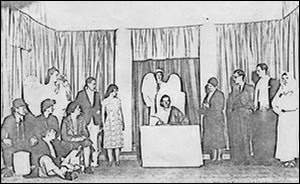 Newspaper photo (scanned) of "The Man Who Wouldn't Go to Heaven"